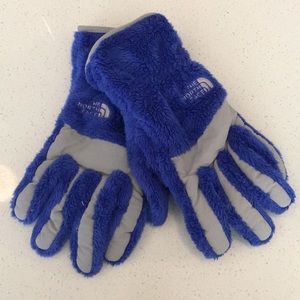 North face woman’s med. gloves 🧤